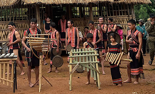 Kon Tum: Bảo tồn di sản văn hóa cồng chiêng gắn với phát triển du lịch